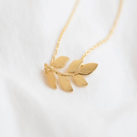 Jewelry - Poppy Dainty Gold Leaf Necklace